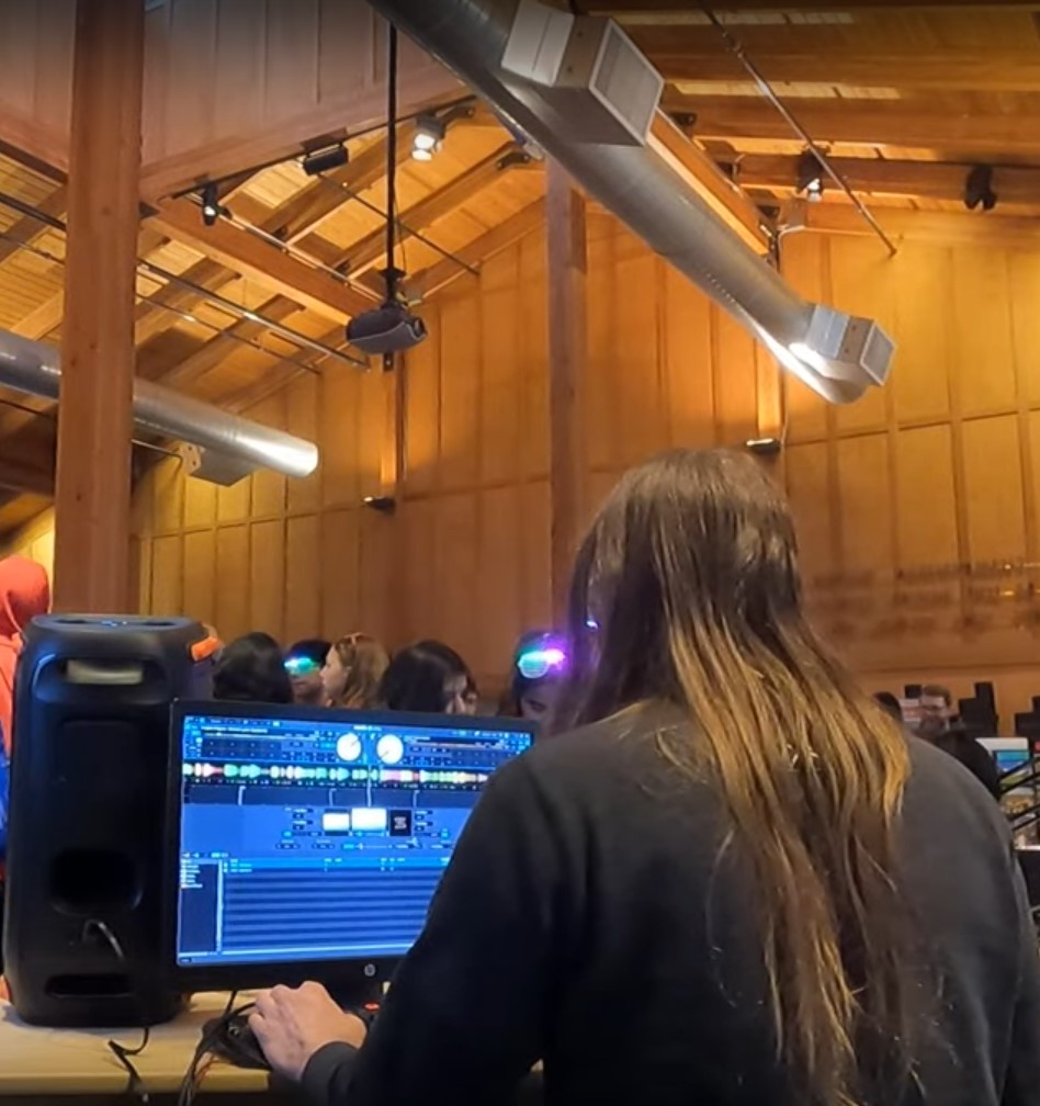 DJwish Brings Vibrant Music Experience to Deaf2Deaf Experience Event